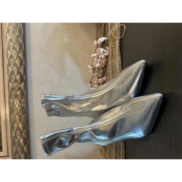 Silver Metallic Women's Heeled Ankle Boots - Size 7 - Picture 1 of 4